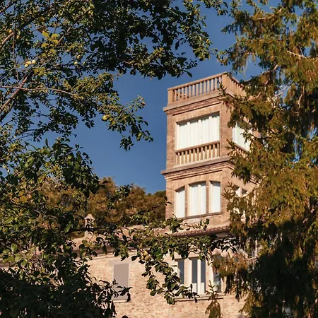 Apollo Apartment *