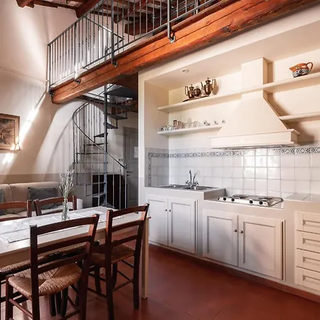 Apollo Apartment *